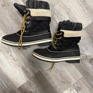 Global Win Black Ankle Boots with Tan Laces